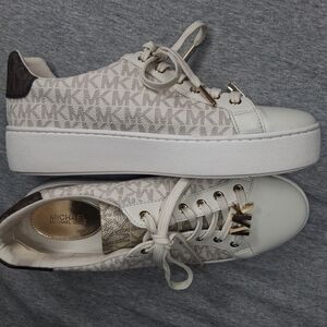 Michael Kors Women's Poppy Lace Up Vanilla Sneakers Gold MK Logo 8M
